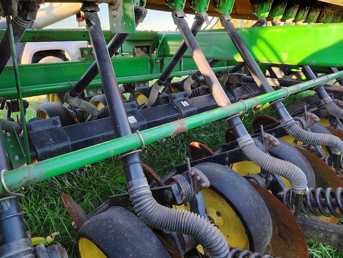 Used 1992 JOHN DEERE 750 Grain Drills