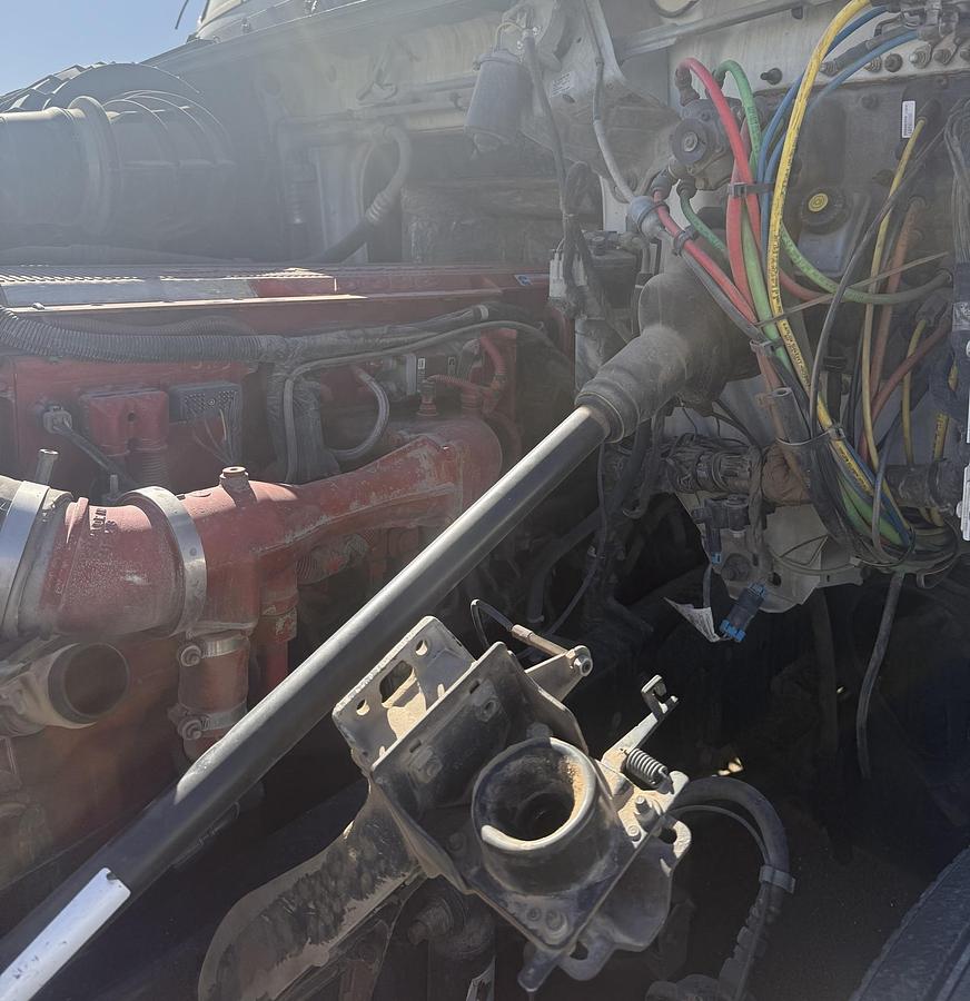 Used 2005 VOLVO VNL 64T670