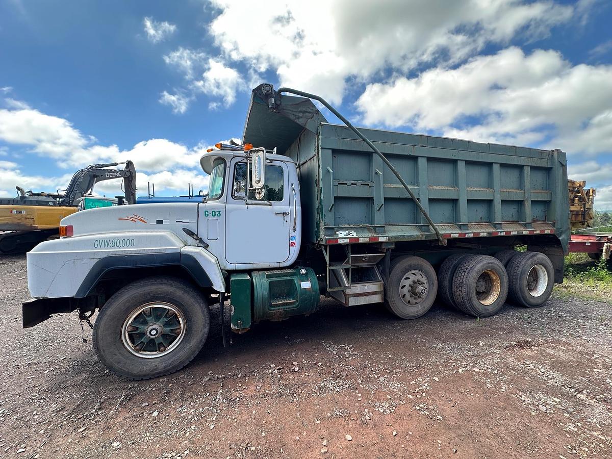 Used 1990 MACK RB688S