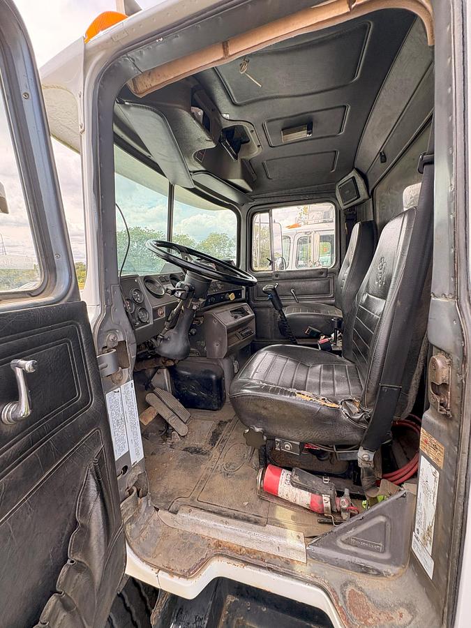 Used 2001 MACK DM688S