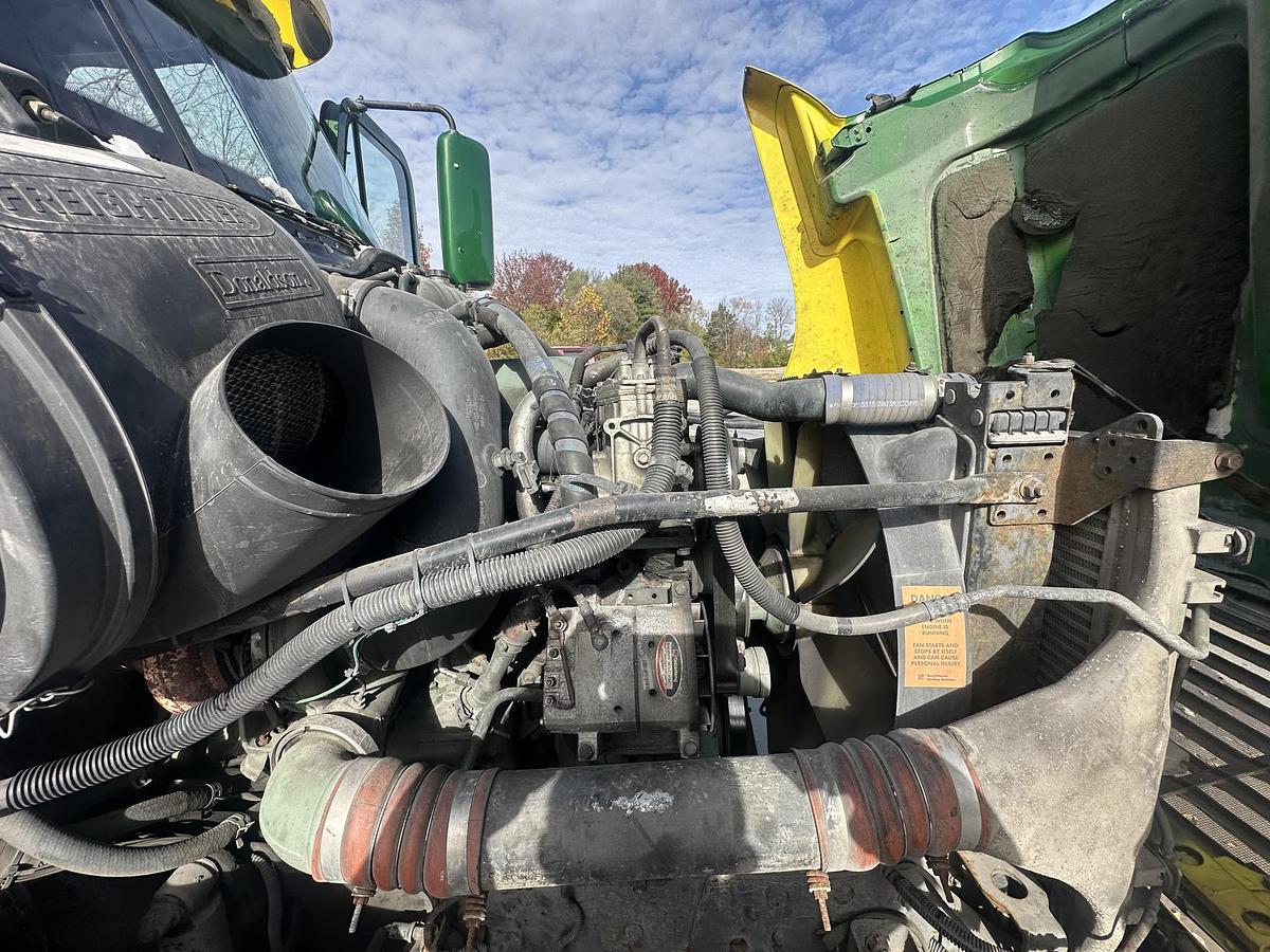 Used 2006 FREIGHTLINER Cascadia