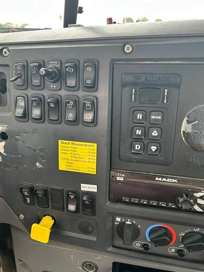 Used 2017 MACK GU713