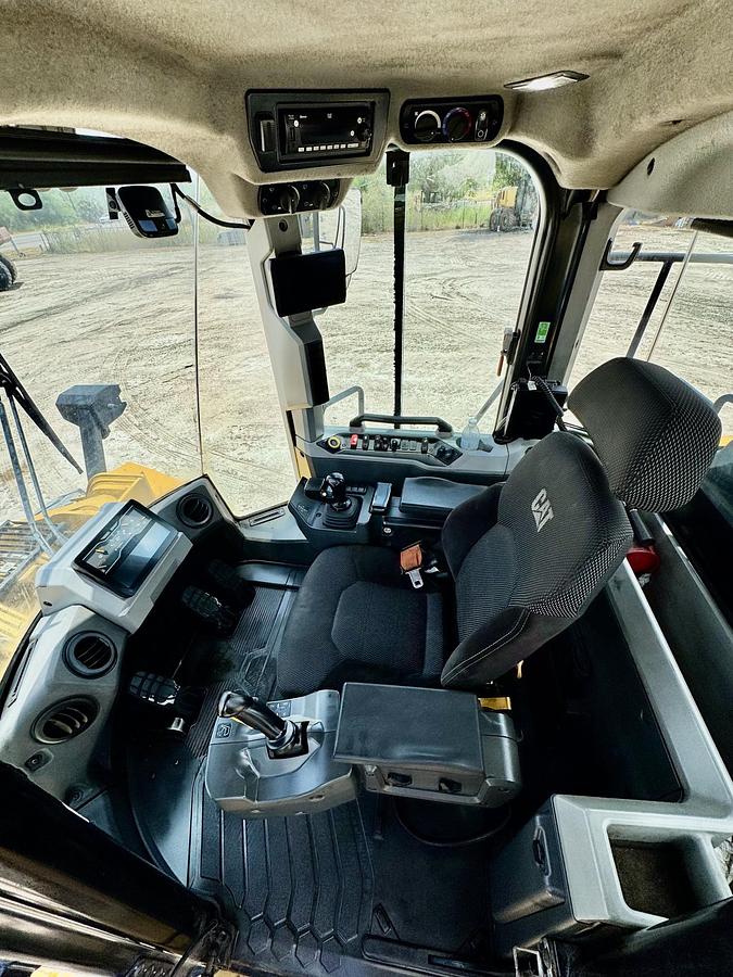 Used 2012 CATERPILLAR 966K