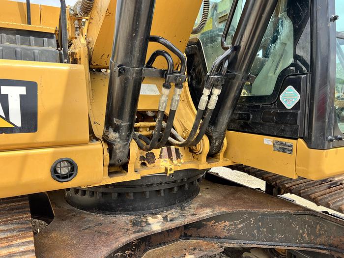 Used 2018 CATERPILLAR 323