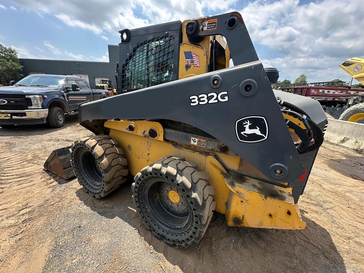 Used 2019 DEERE 332G