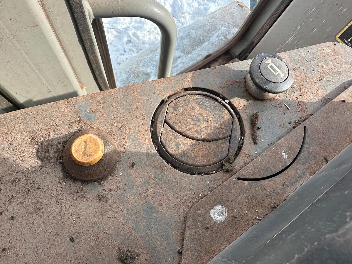 Used 2004 DEERE 755C Series II