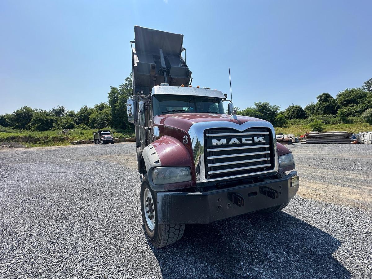 Used 2020 MACK Granite GR64F
