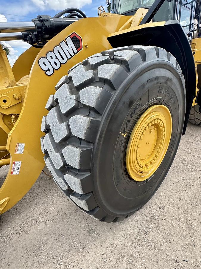 Used 2018 CATERPILLAR 980M