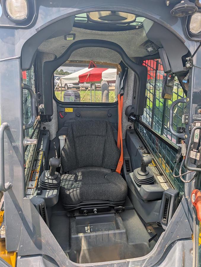 Used 2020 DEERE 325G