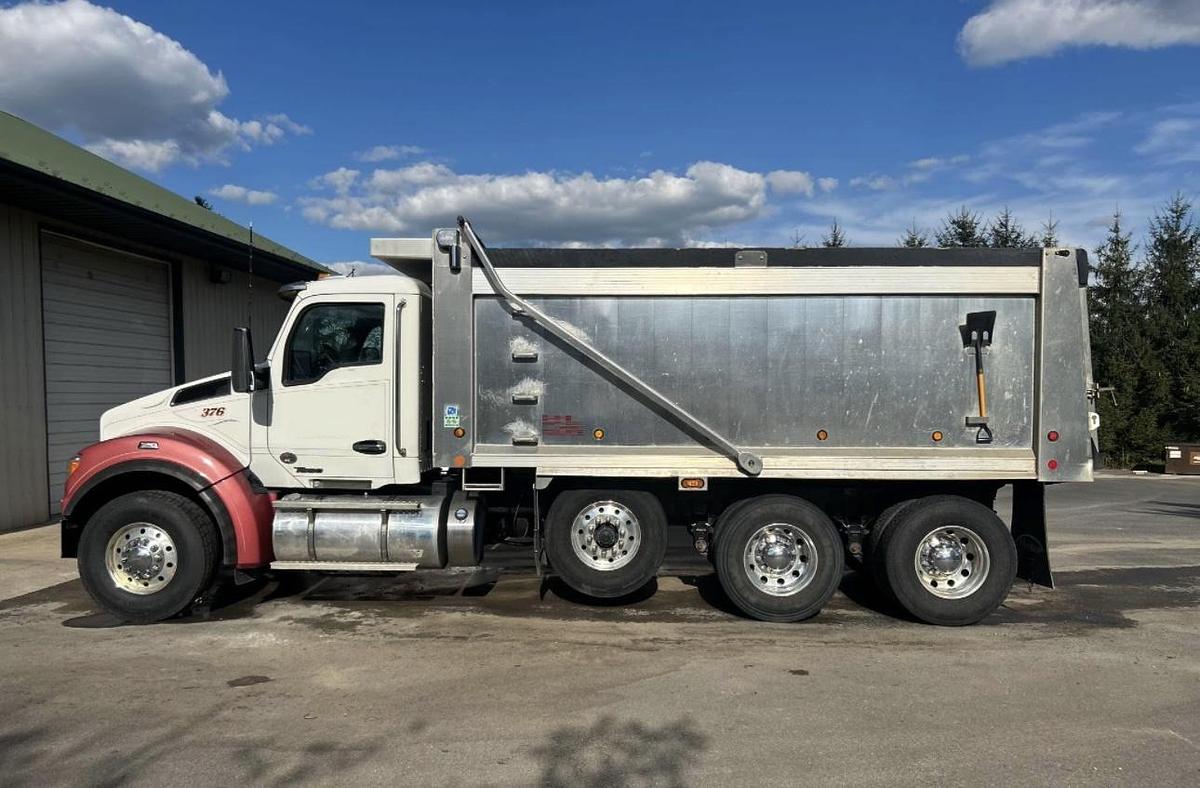 Used 2021 KENWORTH T880
