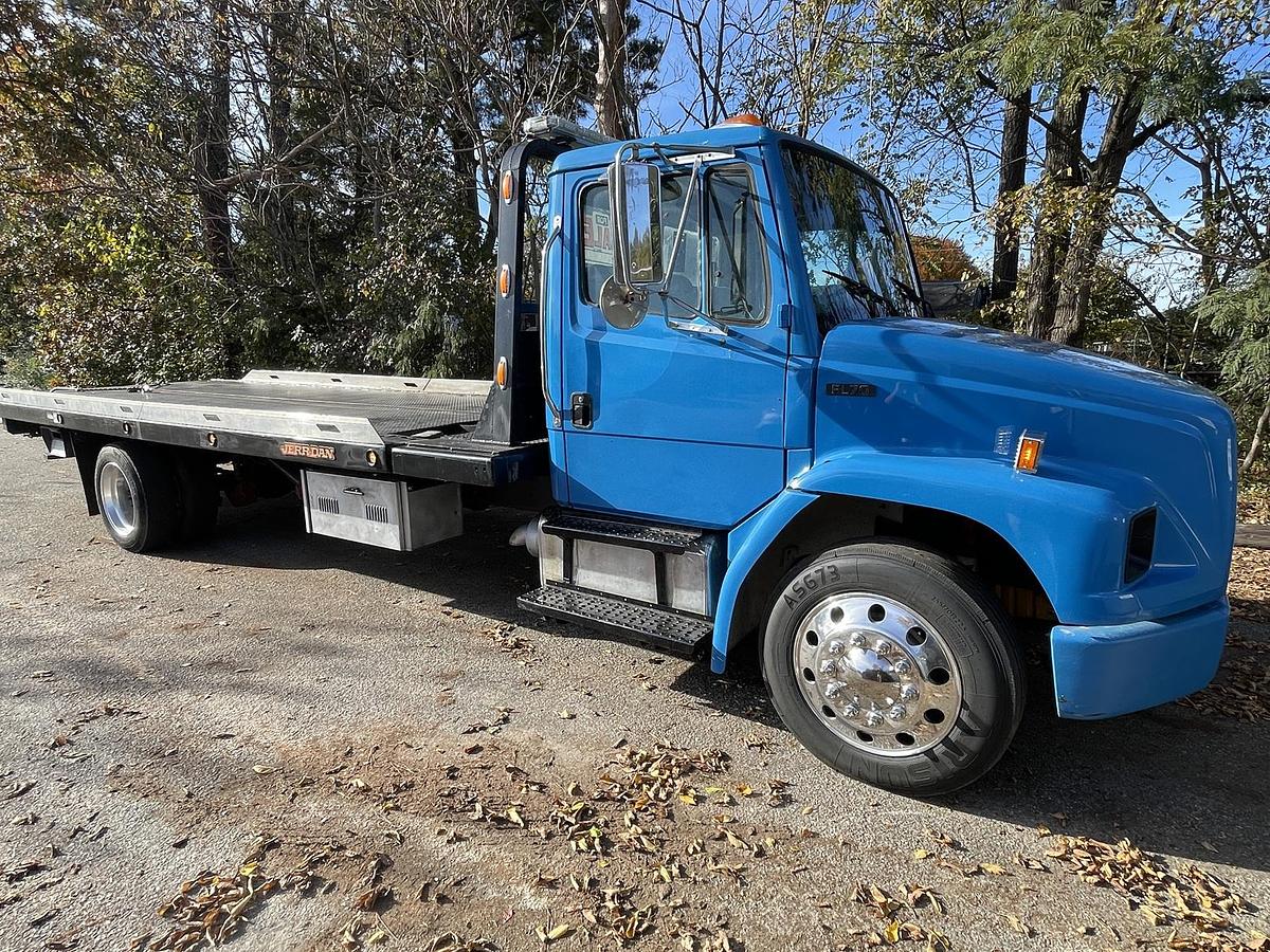 Used 2005 FREIGHTLINER FL70