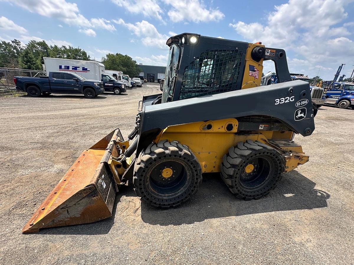 Used 2017 DEERE 332G
