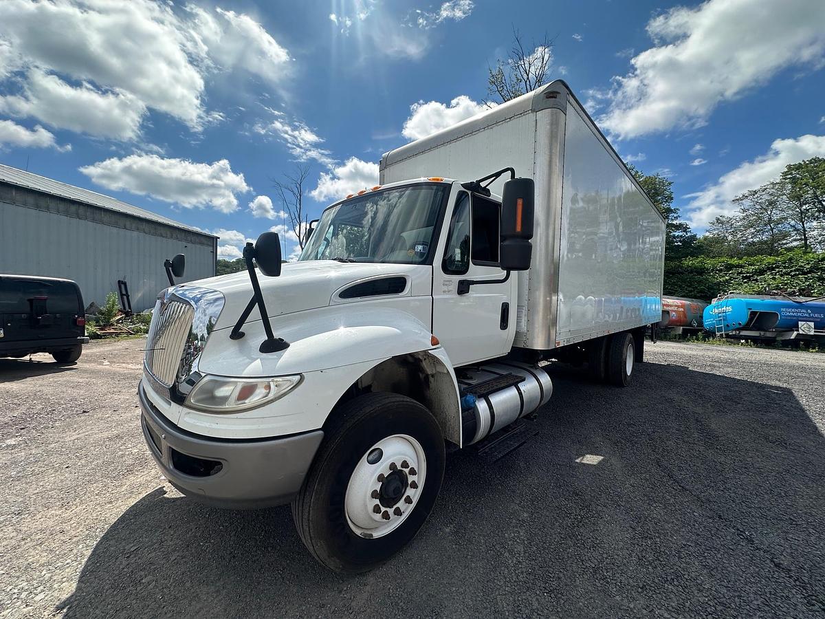 Used 2015 INTERNATIONAL 4300 24' Box Truck