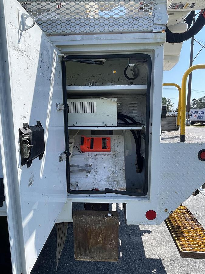 Used 2013 INTERNATIONAL 4300 Utility Bucket