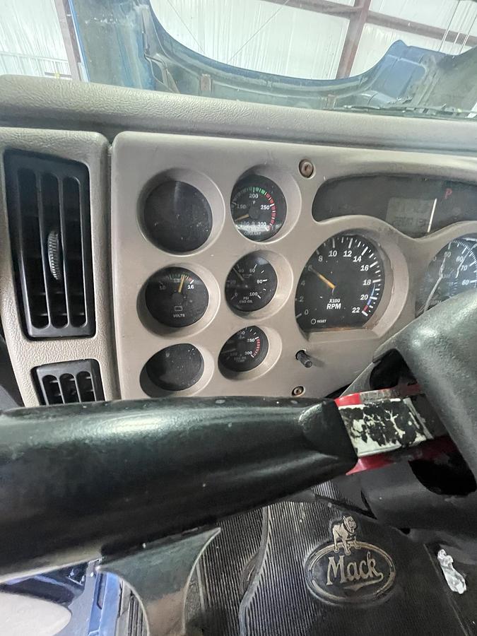Used 2006 MACK CL733