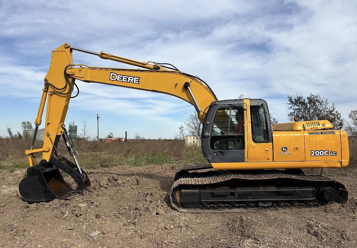 Used 2005 DEERE 200C-LC
