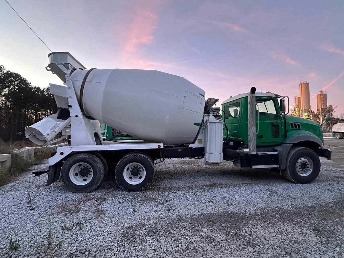 Used 2019 MACK GR64B Rear Mixer