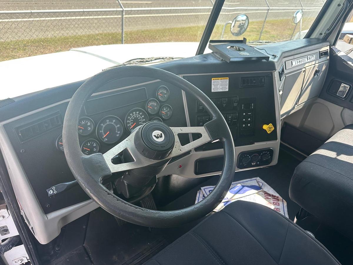 Used 2016 WESTERN STAR 7400