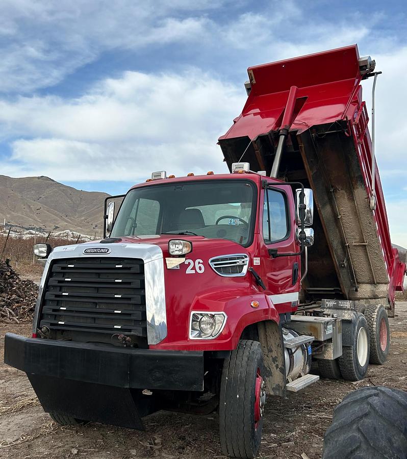 Used 2013 FREIGHTLINER 108SD Dump Truck