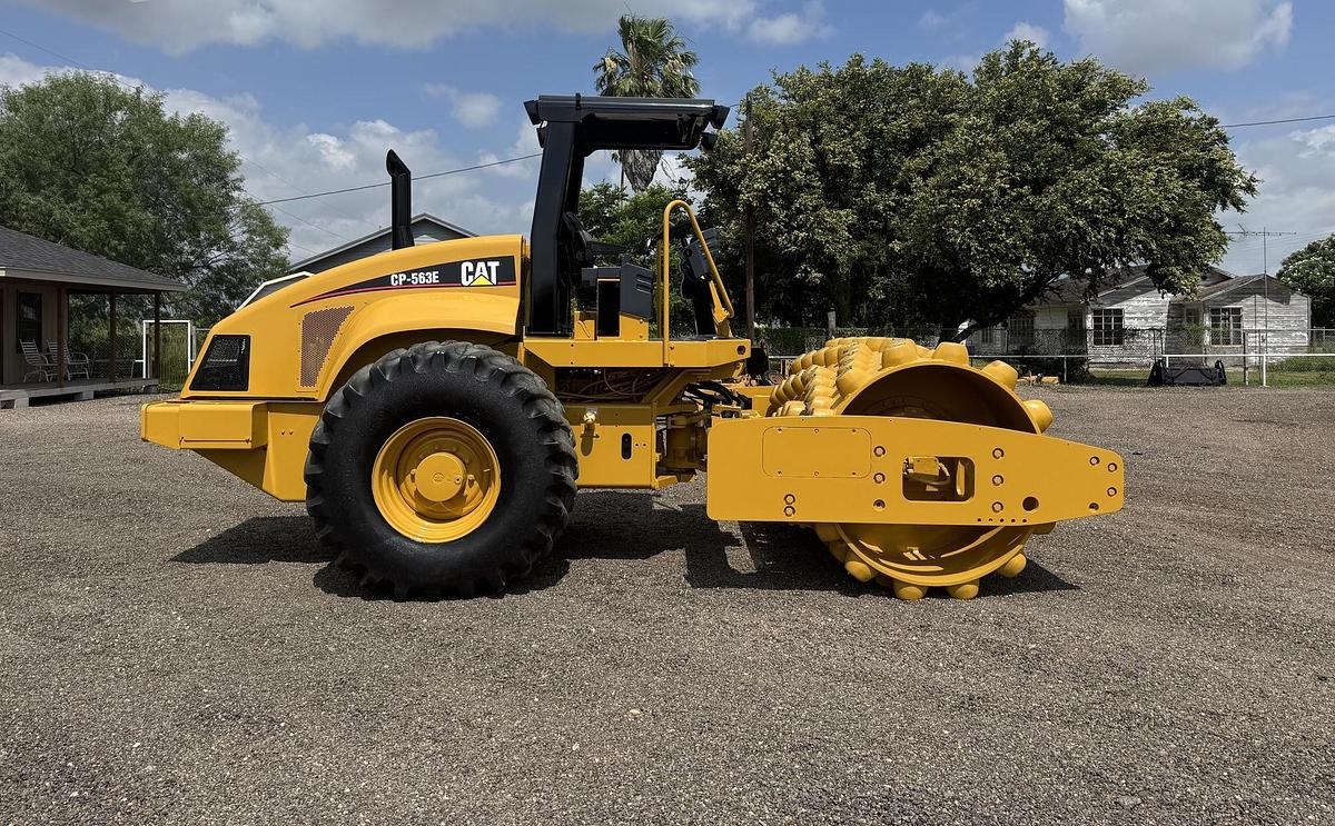 Used 2004 CATERPILLAR CP-563E