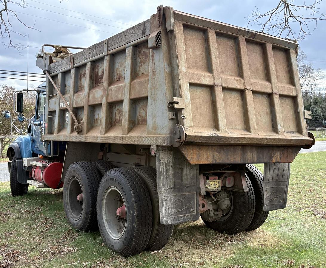 Used 2006 MACK Granite CV713