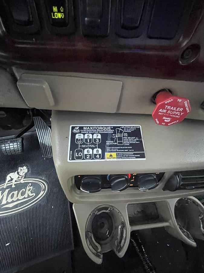 Used 2001 MACK CHU613