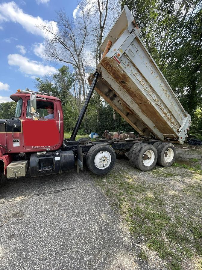 Used 1995 MACK RD688S