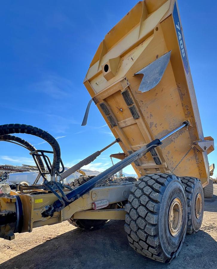 Used 2015 CATERPILLAR 740B