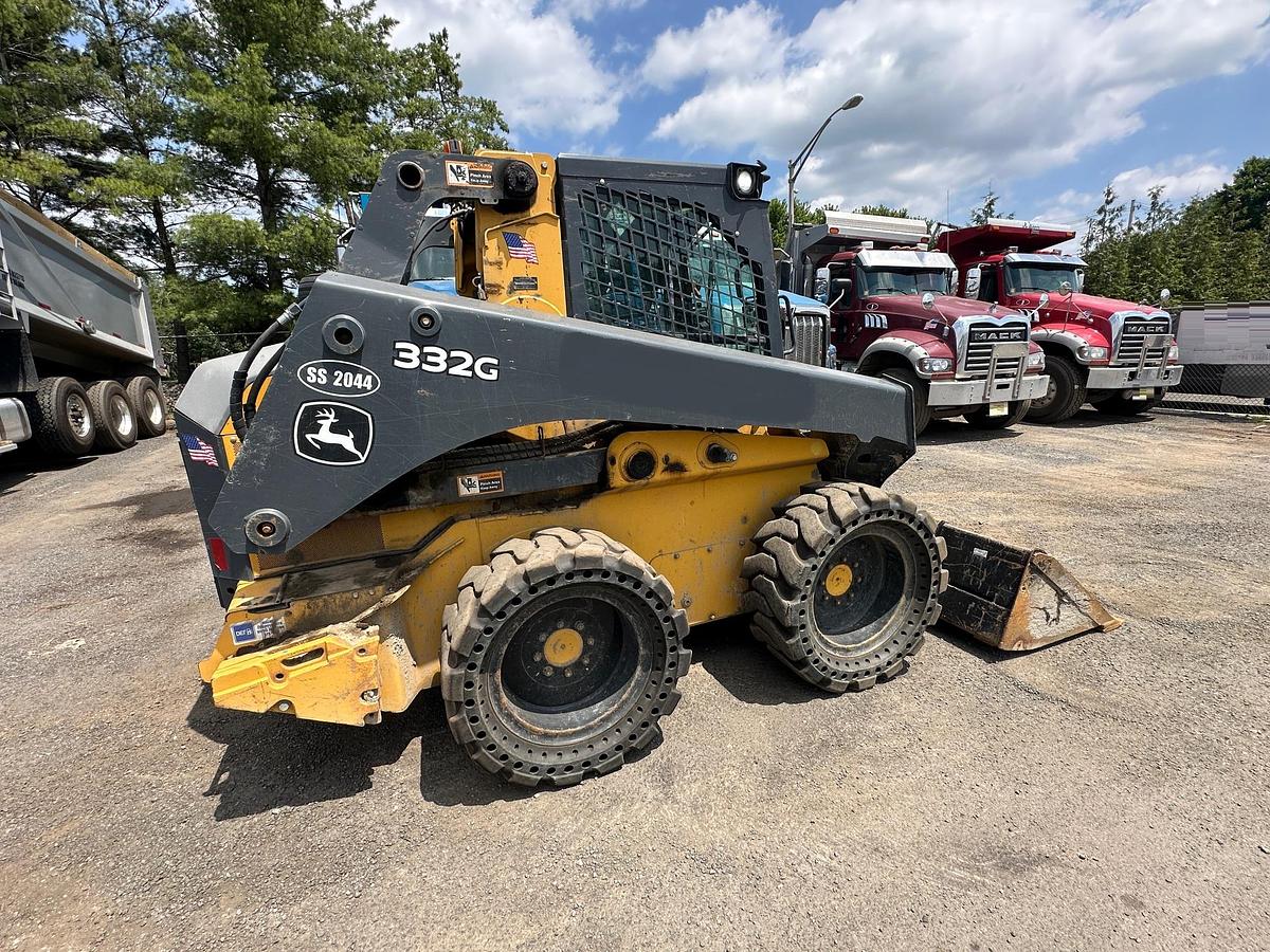 Used 2017 DEERE 332G