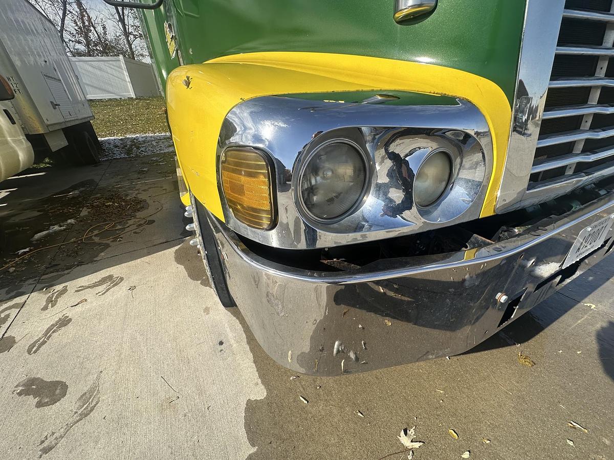 Used 2006 FREIGHTLINER Cascadia