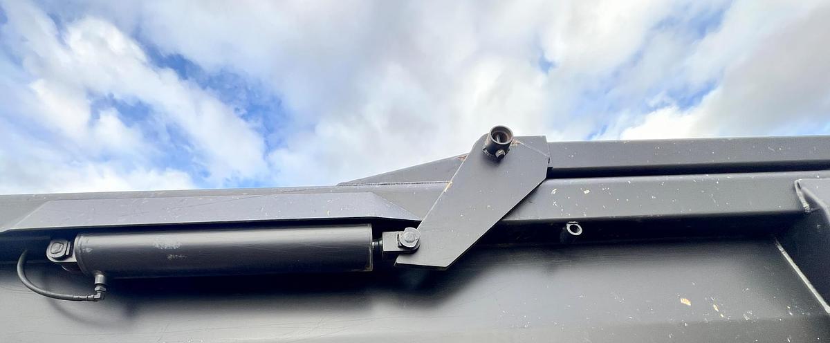 Used 2016 PETERBILT 348