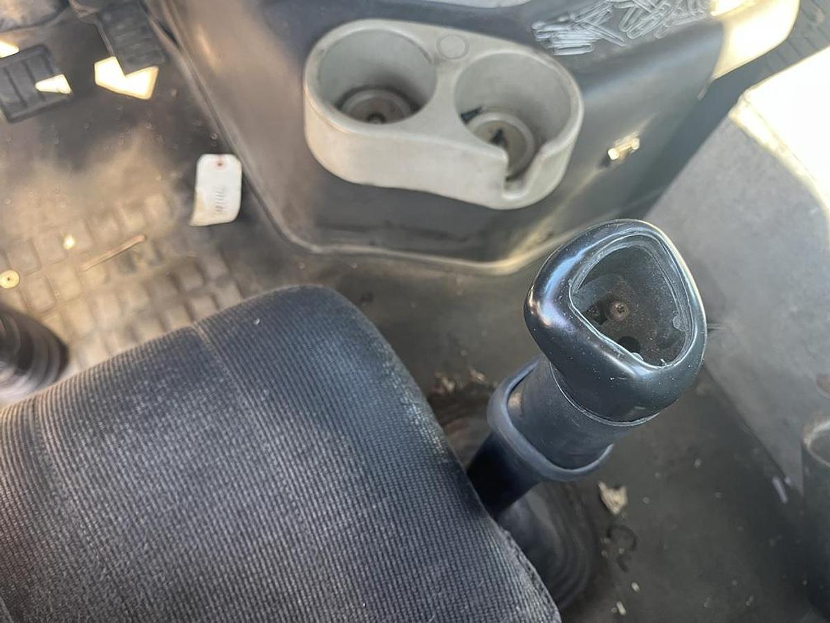 Used 2004 VOLVO VNM-200