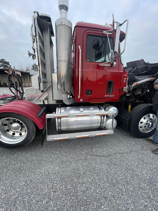 Used 2001 MACK CHU613