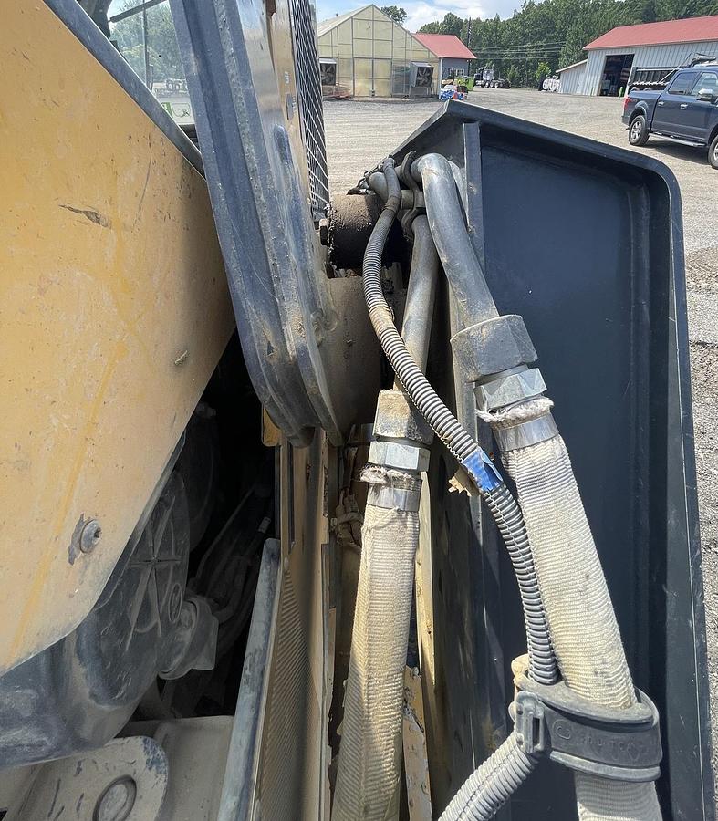 Used 2022 JOHN DEERE 333G