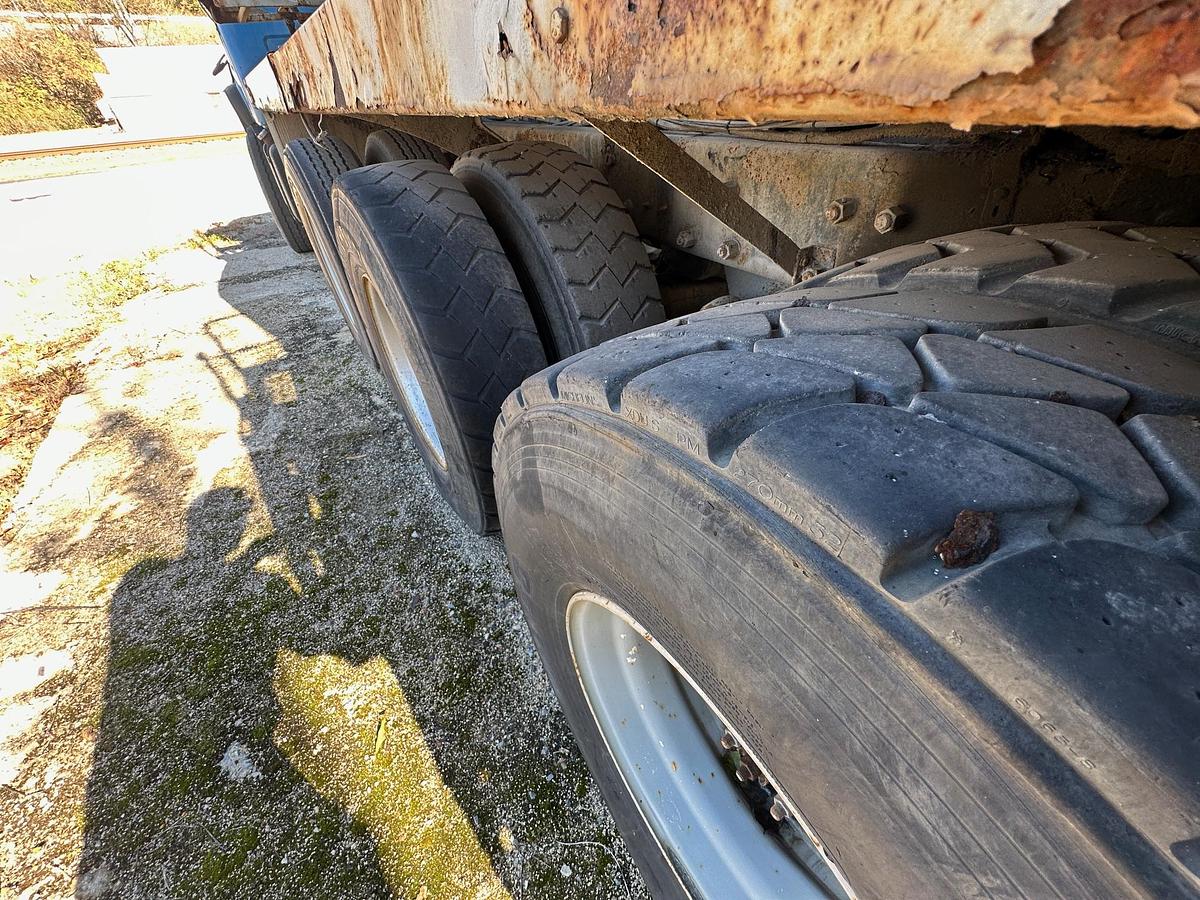 Used 2000 MACK DM690S Conveyor