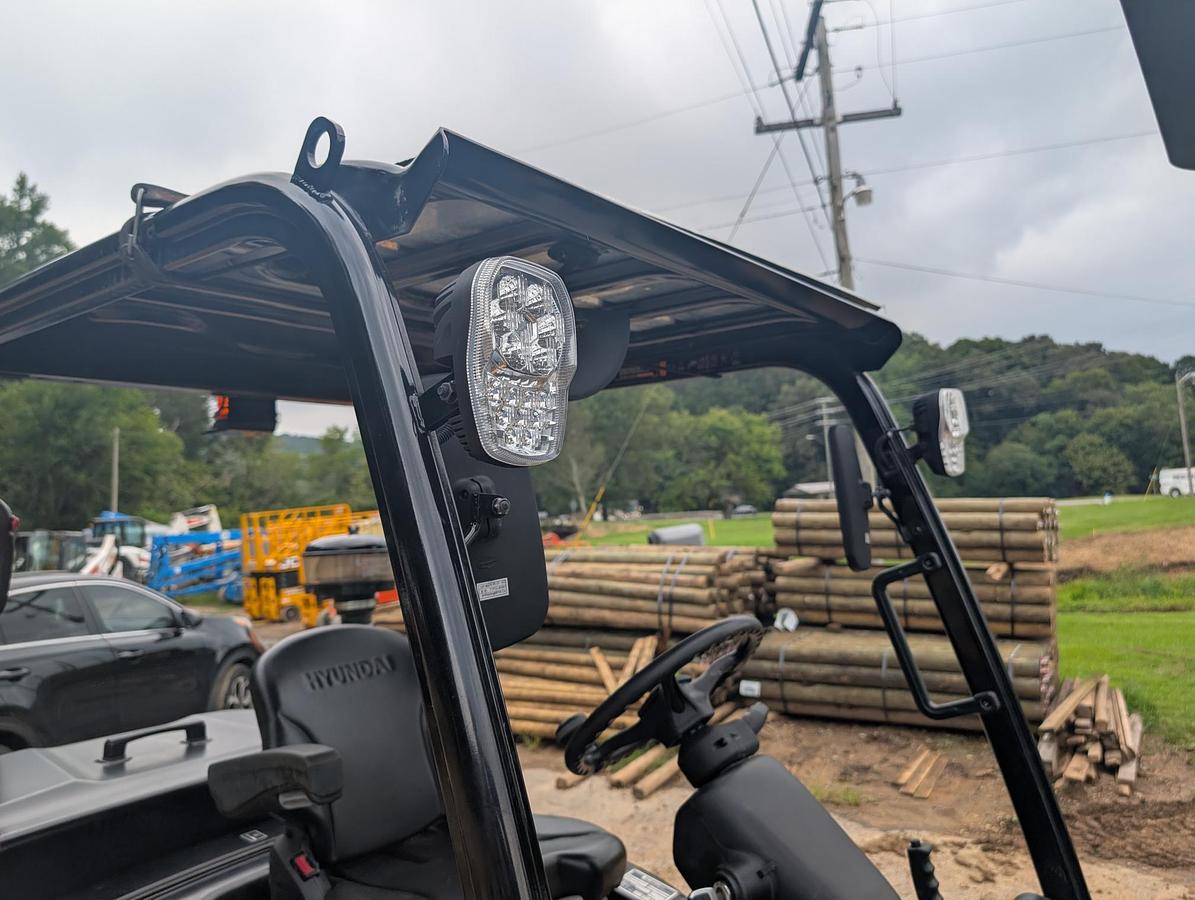 Used 2025 HYUNDAI 40D-9