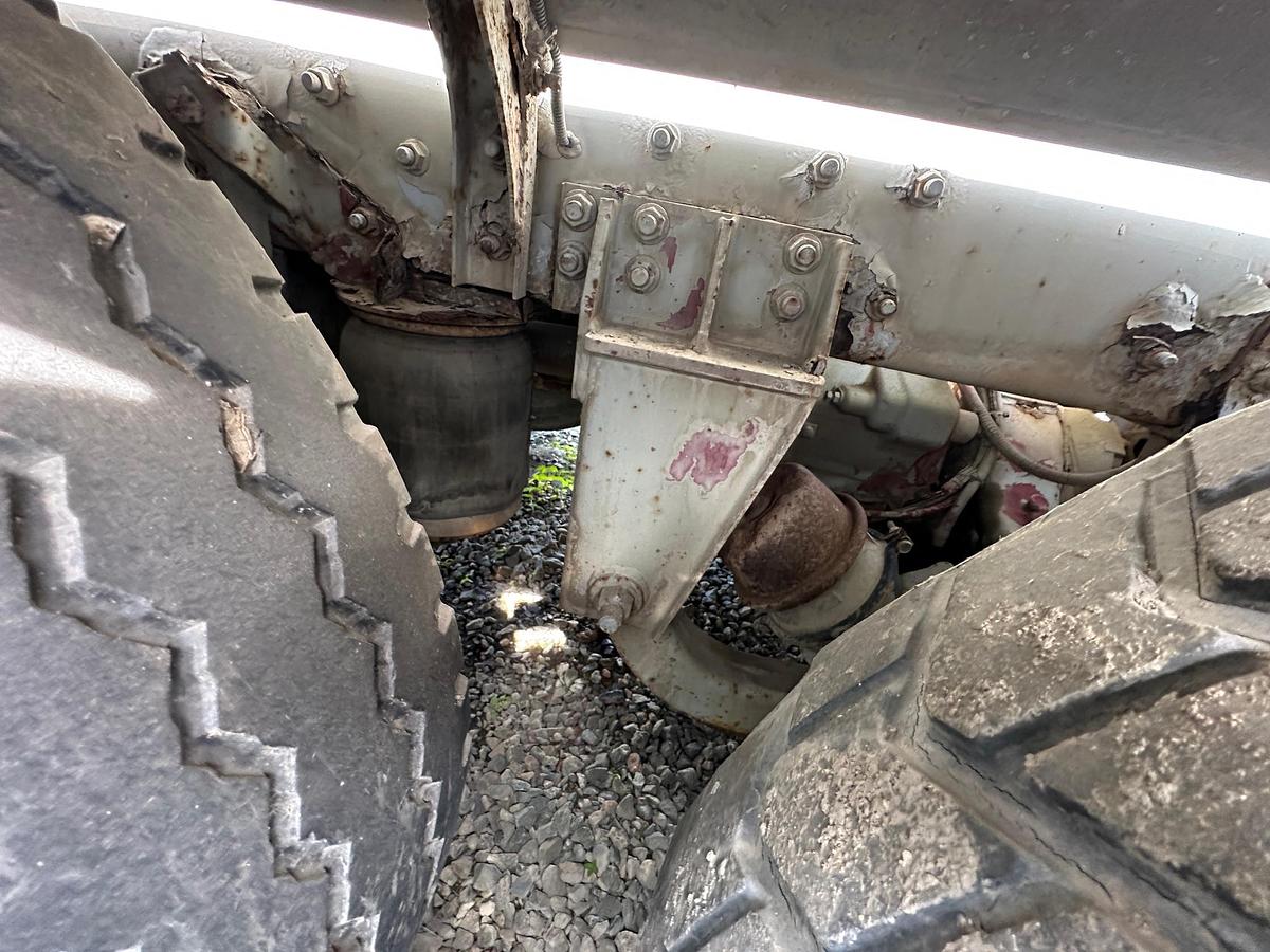 Used 1997 ADVANCE Front Discharge Mixer