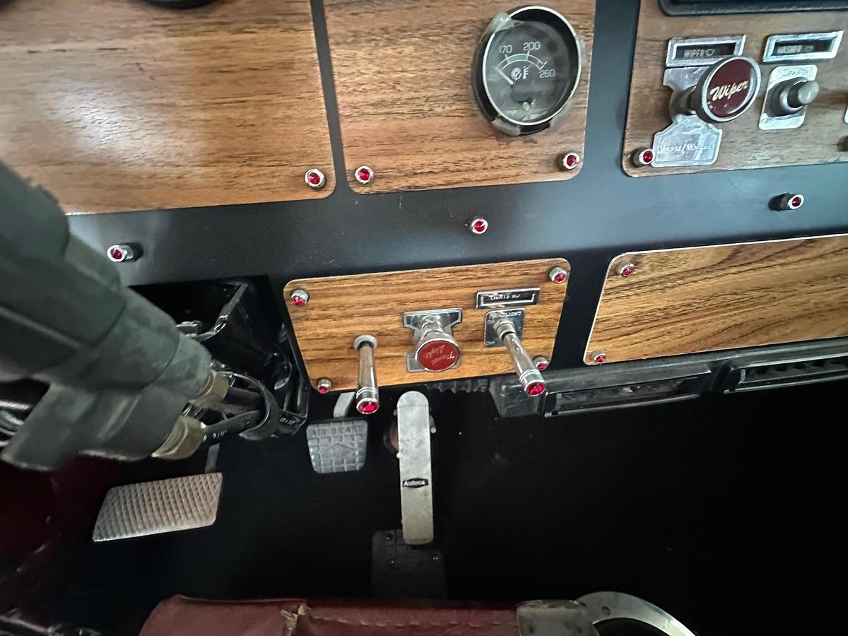 Used 1997 AUTOCAR DK6 Tilt Nose