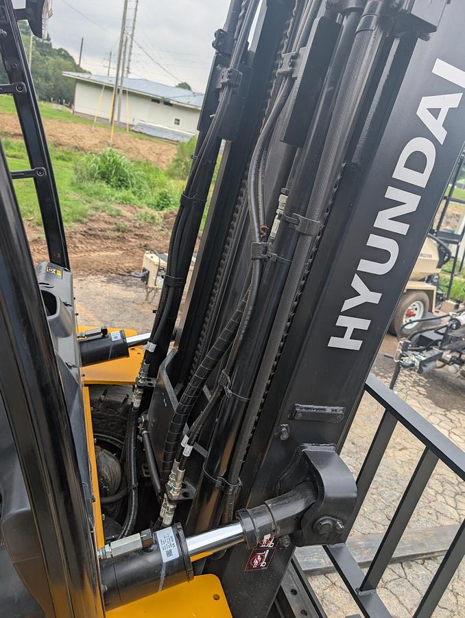 Used 2025 HYUNDAI 40D-9