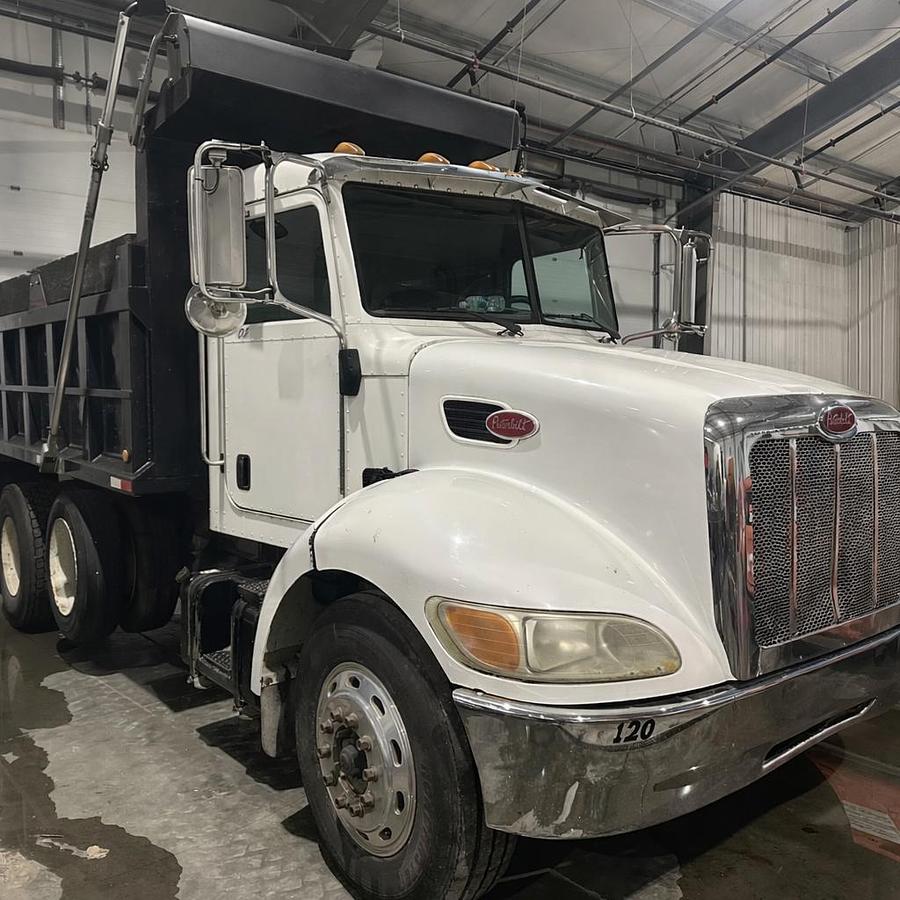 Used 2005 PETERBILT 335