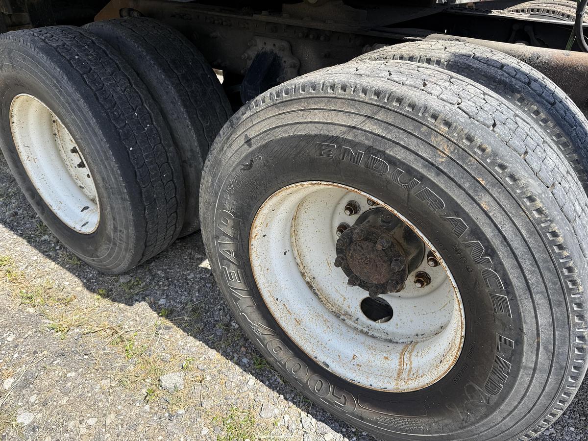 Used 2007 VOLVO VNM64T200