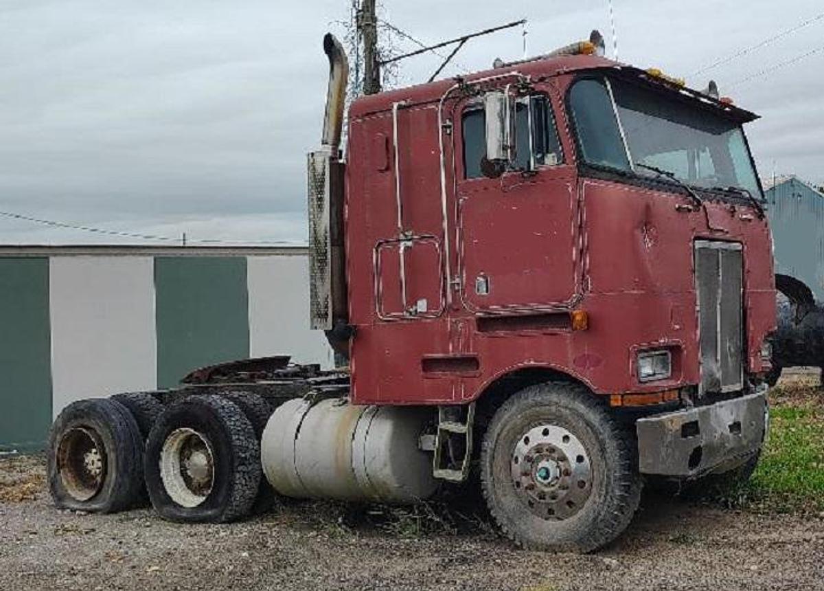 Used 1981 PETERBILT Cabover