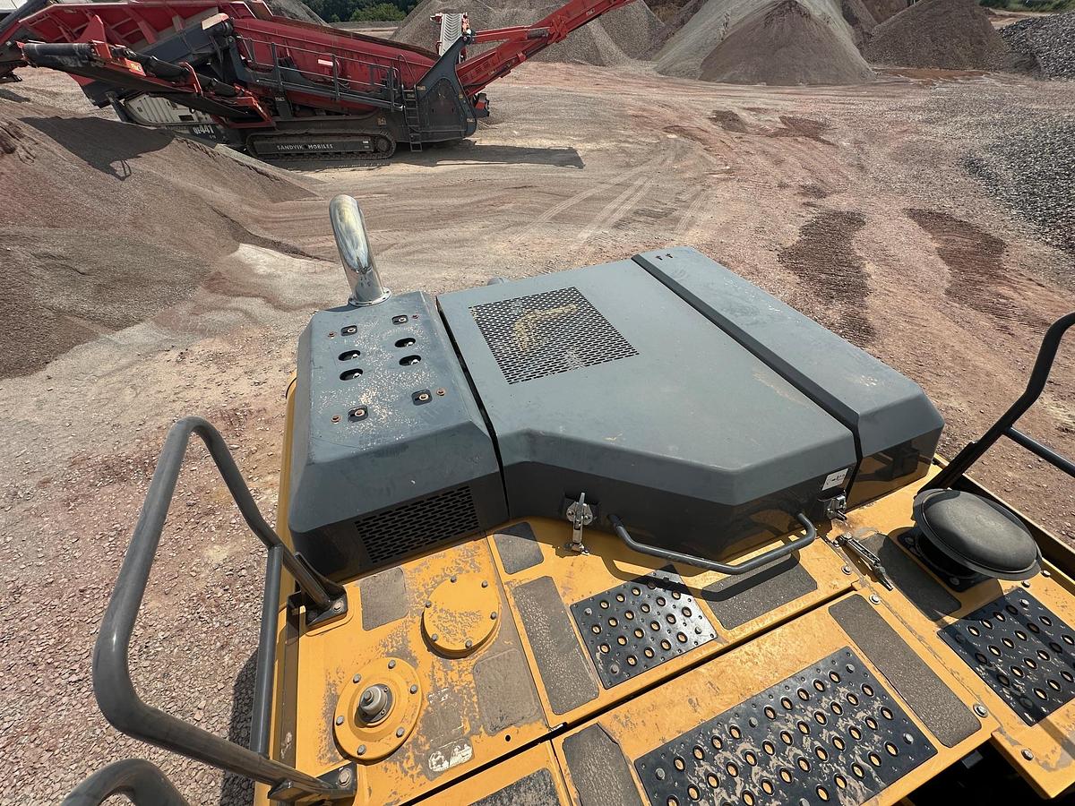 Used 2018 DEERE 380G LC