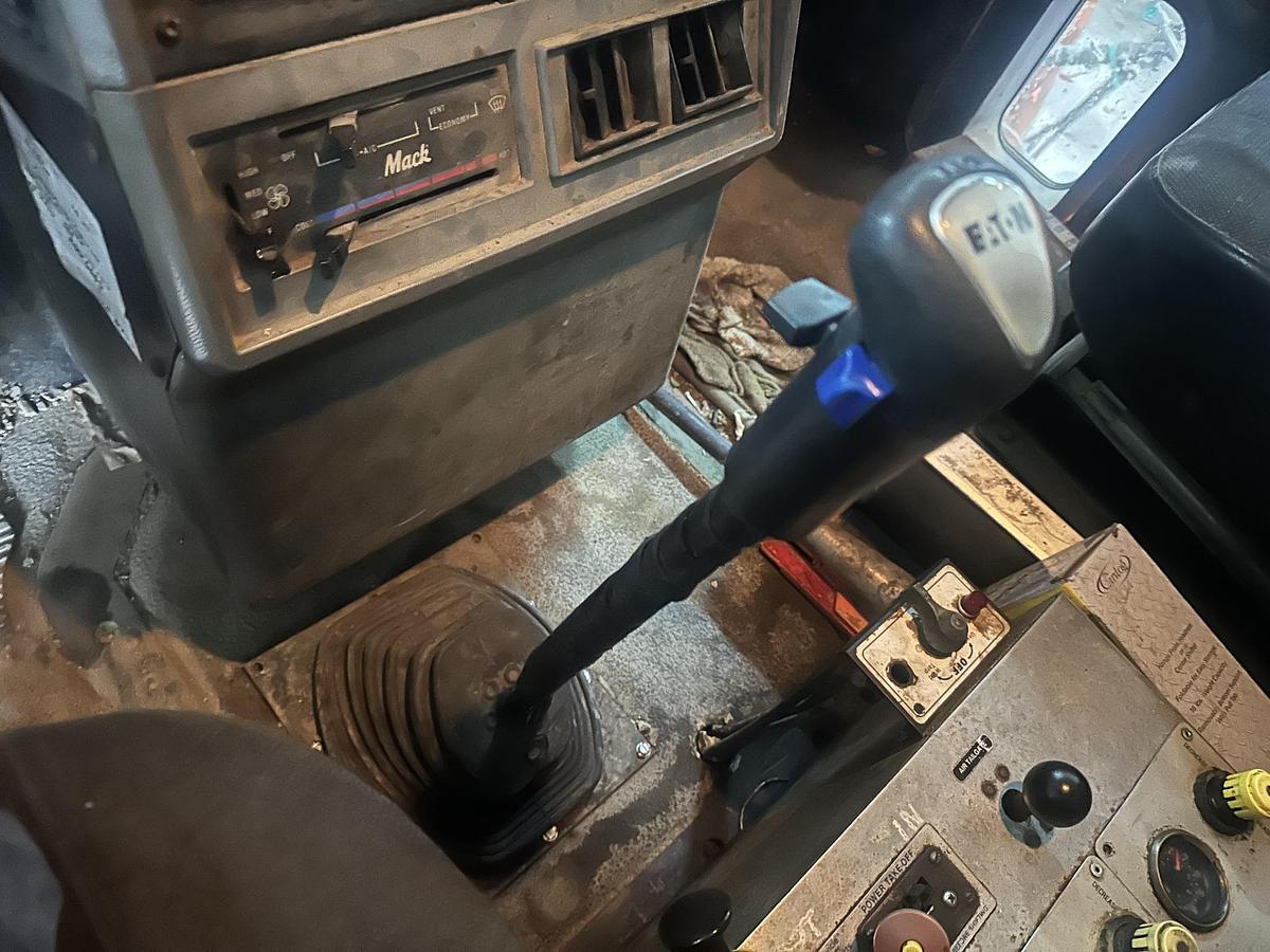 Used 1999 MACK CL713