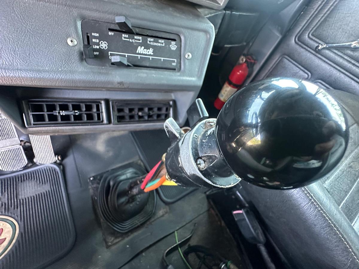 Used 1997 MACK RD688S
