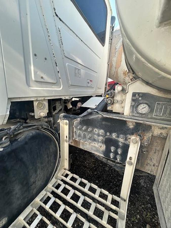 Used 2016 MACK GU713