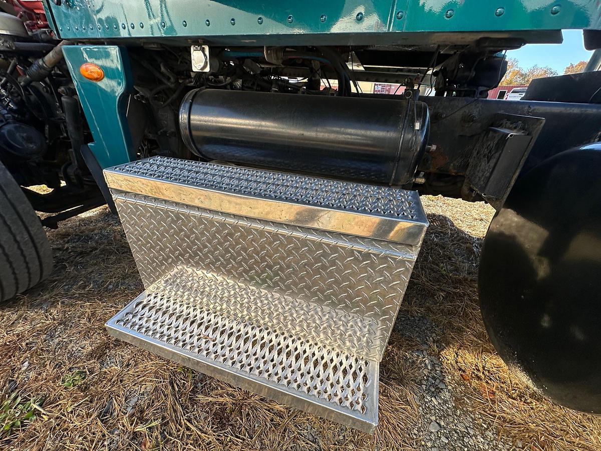 Used 2012 PETERBILT 365