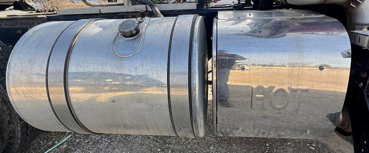 Used 2011 MACK Pinnacle CHU613