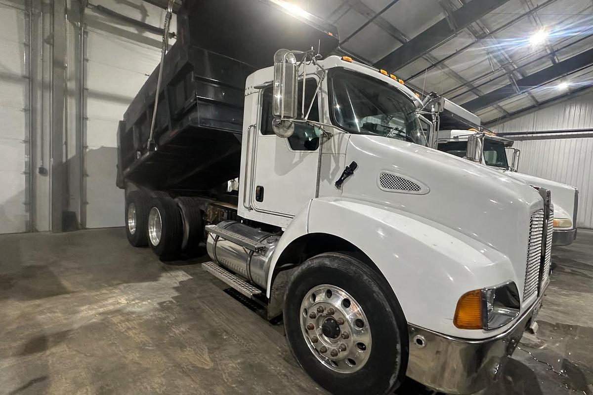 Used 2006 KENWORTH T300