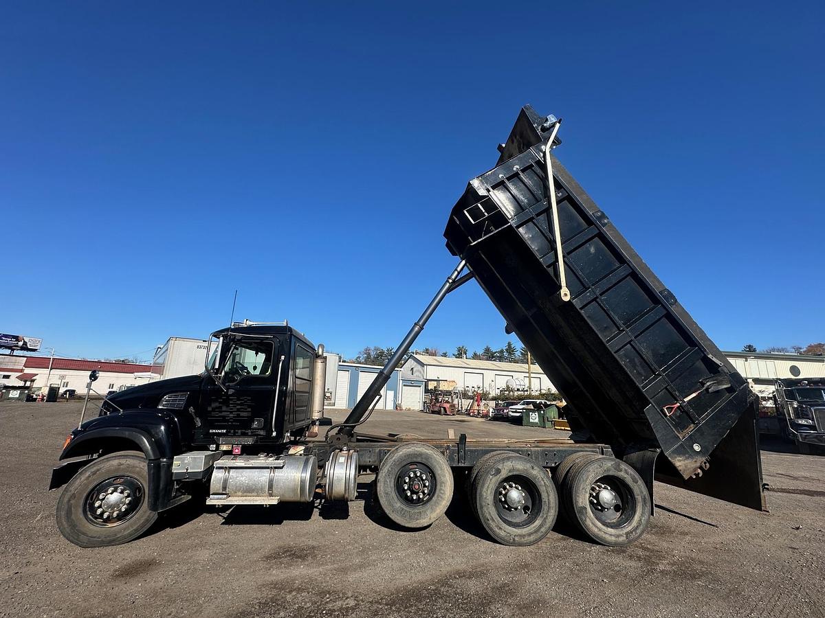 Used 2006 MACK Granite CV713
